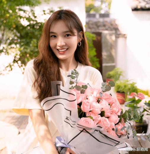刘伯温讨水喝,女人故意往碗里撒了一把谷壳,刘伯温:她大有智慧