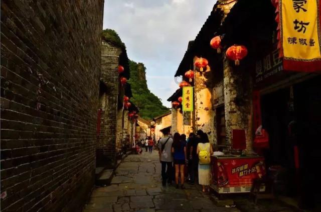 小球进黑洞